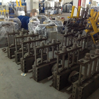 液壓上下抽塑機(jī) 價格、廠家與產(chǎn)品全覽——余姚市綠島橡塑機(jī)械設(shè)備